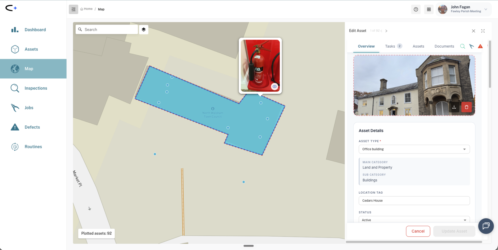 Map with a building footprint drawn as an area, checkpoint asset pins inside, and a fire extinguisher photo popup