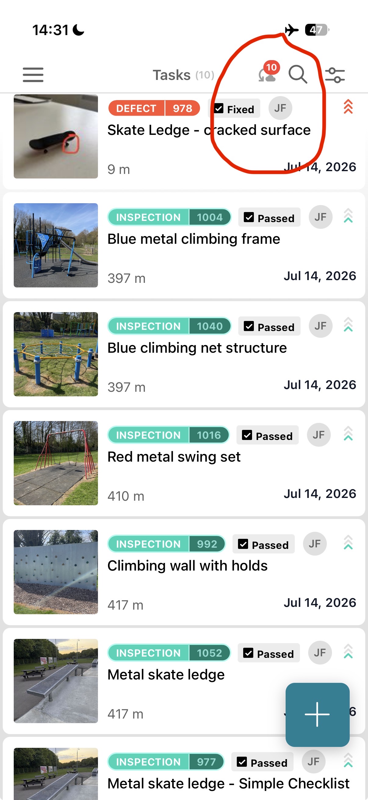 The mobile task list in aeroplane mode, with a badge showing 10 changes still waiting to sync next to the search icon at the top of the screen